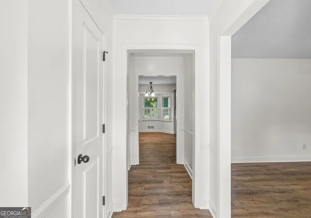 Photo 4 of Sale Pending at 9630 Pine Thicket Wy, Roswell, GA 30075 | MLS# 10825598 | Listing updated on 2026-10-07