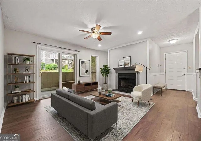 Listing Photo 4 - Condo for sale in building located at 616 Wynnes Ridge Cir, Marietta, GA 30067