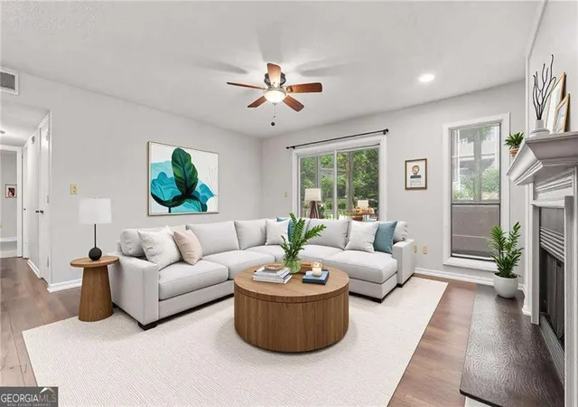 Listing Photo 5 - Condo for sale in building located at 616 Wynnes Ridge Cir, Marietta, GA 30067