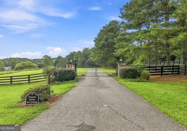 Photo 3 of Single family home for sale at 7554 Heardsville Cir, Cumming, GA 30028 | MLS# 10817566 | Listing updated on 2026-09-04
