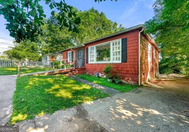 Photo 3 of Sale Pending at 1851 Penelope Rd NW, Atlanta, GA 30314 | MLS# 10689037 | Listing updated on 2026-08-06