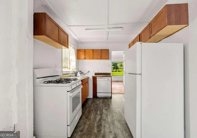 Photo 4 of Sale Pending at 1851 Penelope Rd NW, Atlanta, GA 30314 | MLS# 10689037 | Listing updated on 2026-08-06