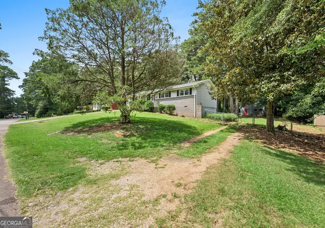 Photo 3 of Single family home for sale at 900 Carlton Dr Se, Conyers, GA 30094 | MLS# 10827144 | Listing updated on 2026-08-30