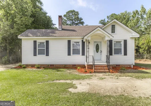 2nd image of 806 Woodrow Ave, Dublin, GA 31021 | MLS# 10798497