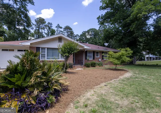 Photo 2 of Single family home for sale at 408 Skyway Dr, Warner Robins, GA 31088 | MLS# 10735461 | Listing updated on 2026-08-28