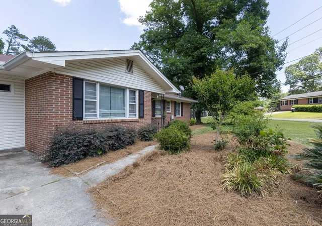 Photo 3 of Single family home for sale at 408 Skyway Dr, Warner Robins, GA 31088 | MLS# 10735461 | Listing updated on 2026-08-28