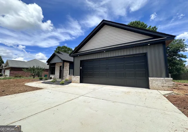 Photo 3 of Sale Pending at 213 Lydia Dr, Bonaire, GA 31005 | MLS# 10822564 | Listing updated on 2026-09-22