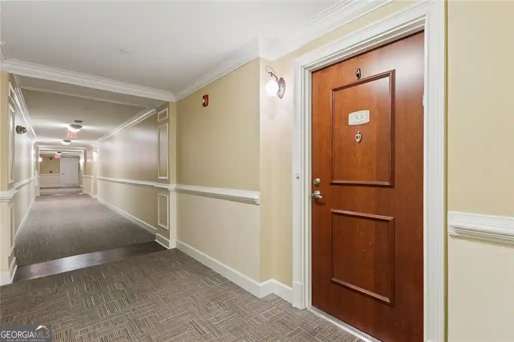 Listing Photo 2 - Condo for sale in 200 River Vis Dr located at 200 River Vis Dr, Atlanta, GA 30339 - Unit #633