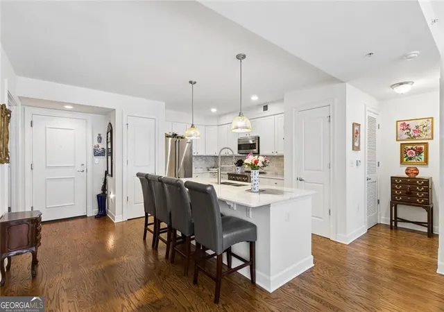 Listing Photo 4 - Condo for sale in building located at 200 River Vis Dr, Atlanta, GA 30339 - Unit #633