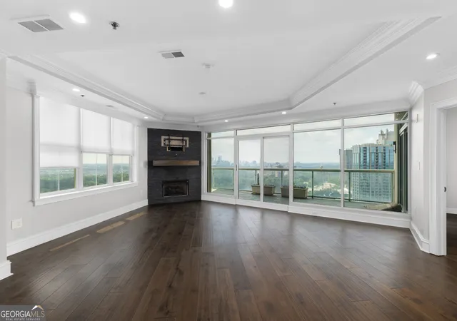 Photo 4 of Condo for sale at 2881 Peachtree Rd NE #2103, Atlanta, GA 30305 | MLS# 10836168 | Listing updated on 2026-09-14
