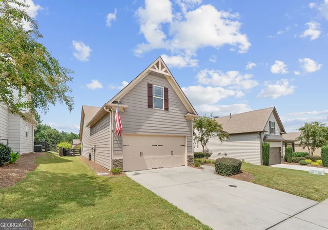 Photo 3 of Single family home for sale at 194 Hawthorne Ridge Cir, Dallas, GA 30132 | MLS# 10834151 | Listing updated on 2026-09-18