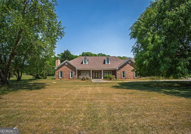Photo 2 of Single family home for sale at 1520 Old Monroe Madison Hwy, Monroe, GA 30655 | MLS# 10742804 | Listing updated on 2026-08-23