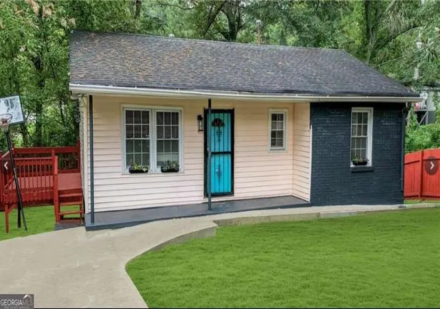 Photo 1 of Single family home for sale at 1551 Ferno Dr Nw, Atlanta, GA 30318 | MLS# 10823337 | Listing updated on 2026-08-23