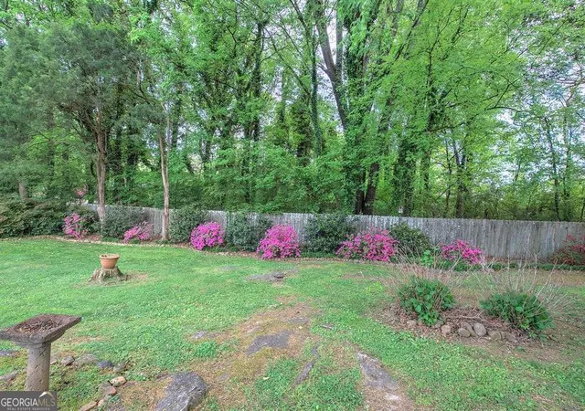 Photo 2 of Single family home for sale at 27 Oakdale Dr, Cartersville, GA 30120 | MLS# 10797507 | Listing updated on 2026-09-12