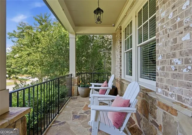 Photo 3 of Sale Pending at 467 Lancashire Dr, Marietta, GA 30068 | MLS# 10835461 | Listing updated on 2026-09-04