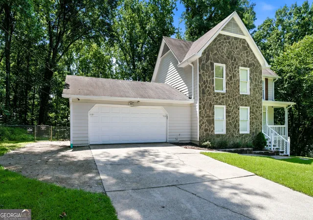 Photo 2 of Single family home for sale at 1640 Riverview Ct, Auburn, GA 30011 | MLS# 10836156 | Listing updated on 2026-09-14