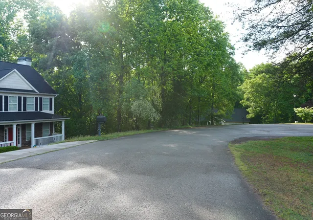Homes for sale in Gainesville, GA | 4629 Breakwater Dr, Gainesville, GA 30506 | MLS# 10742948