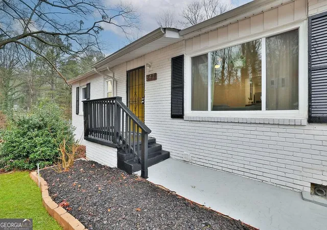 Photo 2 of Single family home for sale at 647 Alfred Rd Nw, Atlanta, GA 30331 | MLS# 10801313 | Listing updated on 2026-07-28