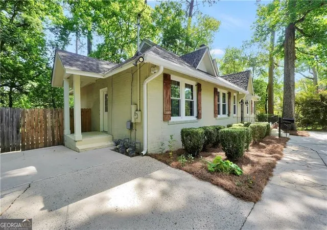 Photo 3 of Single family home for sale at 3175 Ingleside Ave, Macon, GA 31204 | MLS# 10800420 | Listing updated on 2026-08-09