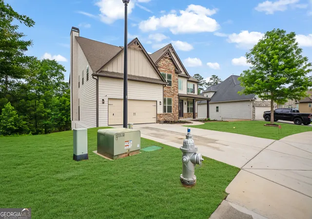 Photo 3 of Single family home for sale at 190 Thrushwood Dr Dr, Fayetteville, GA 30215 | MLS# 10779492 | Listing updated on 2026-09-06