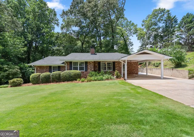 1st image of 1085 Tanglewood Dr, Gainesville, GA 30501 | MLS# 10808686