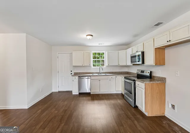 Photo 2 of Single family home for sale at 2112 Rosemary Way, Gainesville, GA 30507 | MLS# 10829117 | Listing updated on 2026-09-24