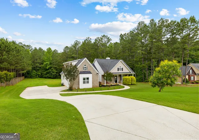 Photo 3 of Sale Pending at 22 Gordon Manor Ct, Senoia, GA 30276 | MLS# 10777129 | Listing updated on 2026-08-15