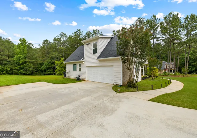 Photo 3 of Sale Pending at 22 Gordon Manor Ct, Senoia, GA 30276 | MLS# 10777129 | Listing updated on 2026-08-15