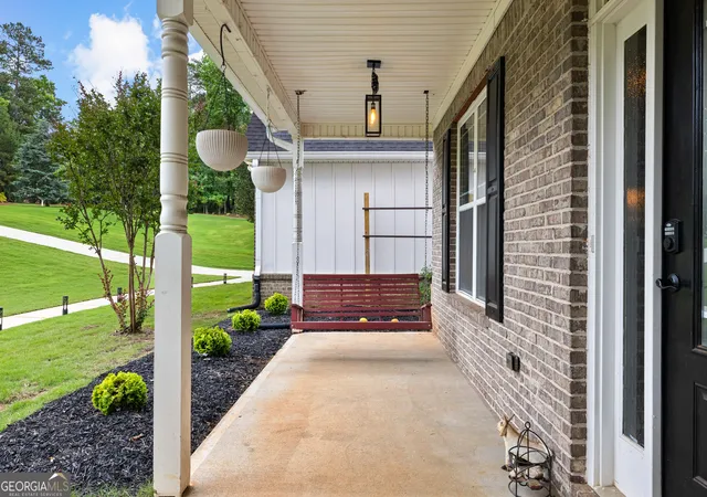 Photo 4 of Sale Pending at 22 Gordon Manor Ct, Senoia, GA 30276 | MLS# 10777129 | Listing updated on 2026-08-15