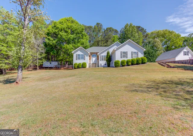 Photo 1 of Single family home for sale at 3314 Banks Mountain Dr, Gainesville, GA 30506 | MLS# 10836460 | Listing updated on 2026-10-06
