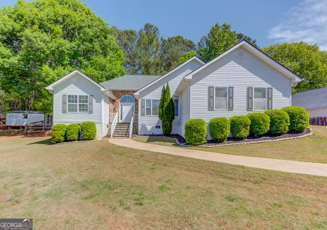 Photo 3 of Single family home for sale at 3314 Banks Mountain Dr, Gainesville, GA 30506 | MLS# 10836460 | Listing updated on 2026-10-06