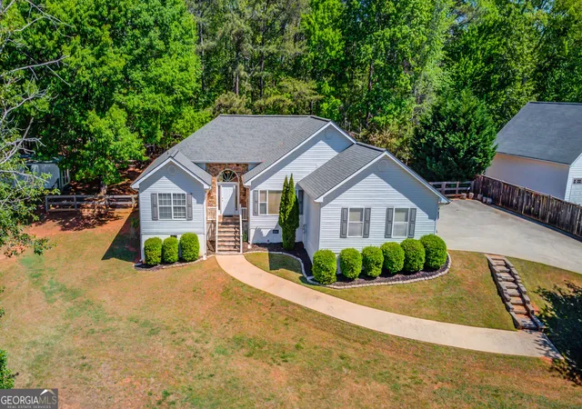 Photo 3 of Single family home for sale at 3314 Banks Mountain Dr, Gainesville, GA 30506 | MLS# 10836460 | Listing updated on 2026-10-06