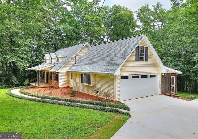 Photo 3 of Single family home for sale at 66 Sw Lockring Dr, Lilburn, GA 30047 | MLS# 10815142 | Listing updated on 2026-09-03