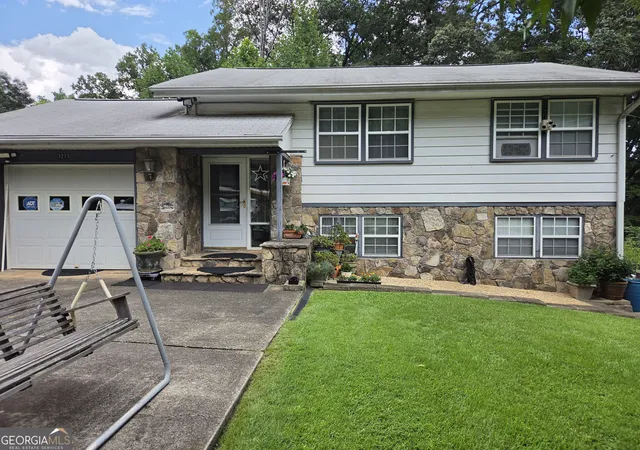 Photo 1 of Single family home for sale at 3273 Pin Oak Cir, Atlanta, GA 30340 | MLS# 10822605 | Listing updated on 2026-08-26