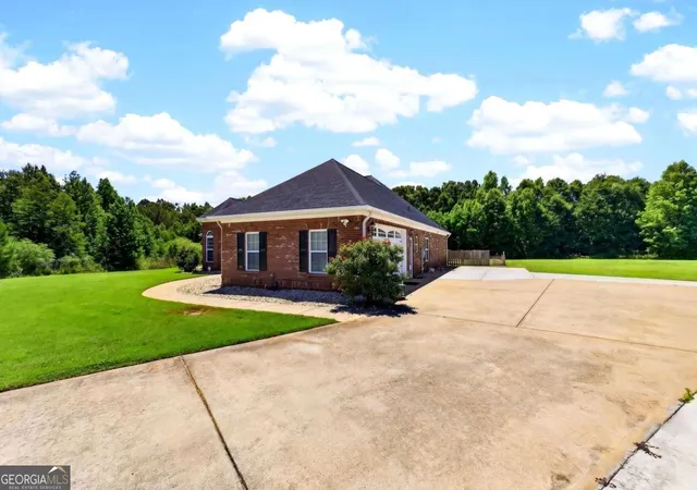 3rd image of 70 Toscanno Dr, Covington, GA 30014 | MLS# 10779839