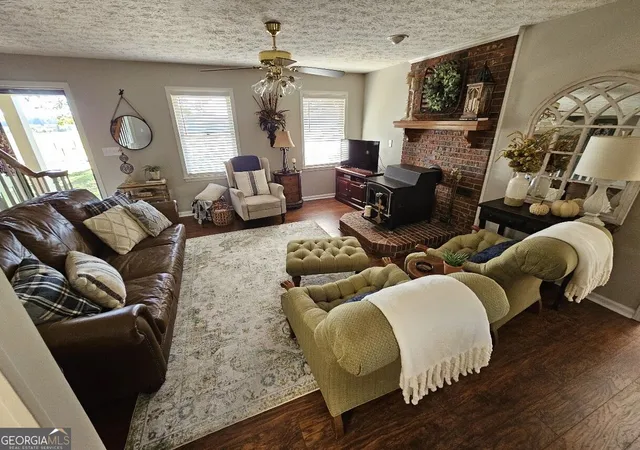 Photo 3 of Single family home for sale at 1234 Se Sunset Dr, Winder, GA 30680 | MLS# 10831359 | Listing updated on 2026-09-05