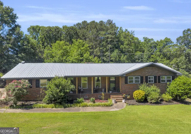 Homes for sale in Bowman, GA | 101 W Hendricks Street, Bowman, GA 30624 | MLS# 10780447
