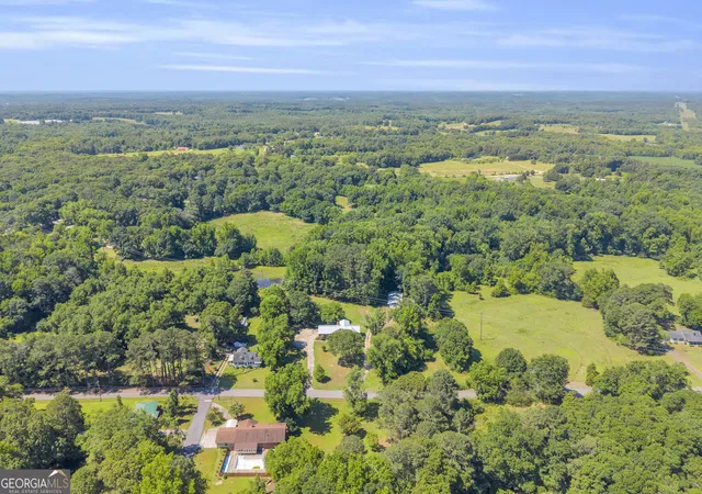 3rd image of 101 W Hendricks Street, Bowman, GA 30624 | MLS# 10780447