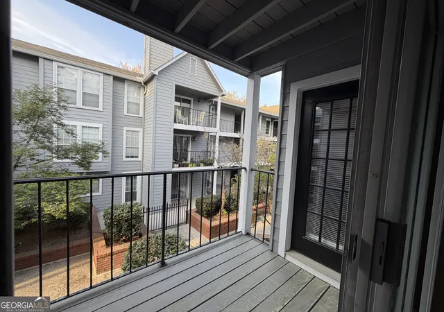 3rd image of 418 Granville Ct, Sandy Springs, GA 30328 | MLS# 10722478