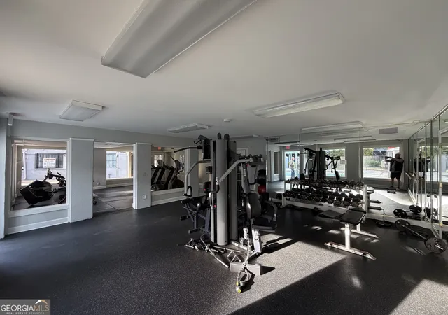 5th image of 418 Granville Ct, Sandy Springs, GA 30328 | MLS# 10722478