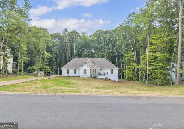 2nd image of 150 Indian Bluff Dr, Sharpsburg, GA 30277 | MLS# 10820866