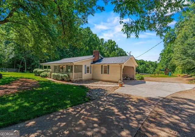 Photo 2 of Single family home for sale at 3880 Tanners Ml Rd, Gainesville, GA 30507 | MLS# 10792628 | Listing updated on 2026-07-18