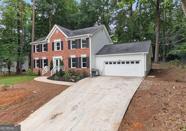 3rd image of 535 Woodrow Dr, Lawrenceville, GA 30043 | MLS# 10810017