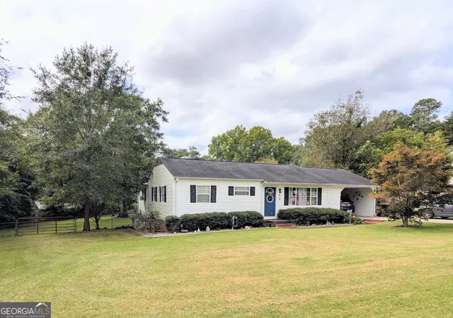 2nd image of 610 Spencer St, Barnesville, GA 30204 | MLS# 10816338