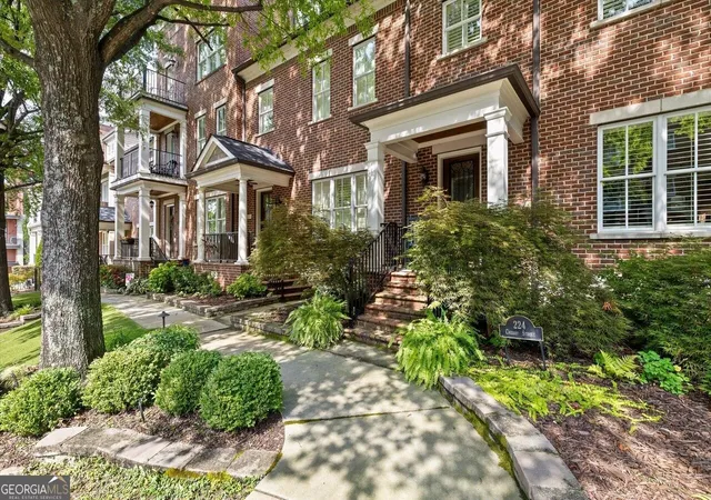 Photo 1 of Townhouse for sale at 224 Cherry St, Chattanooga, TN 37403 | MLS# 10836532 | Listing updated on 2026-09-14