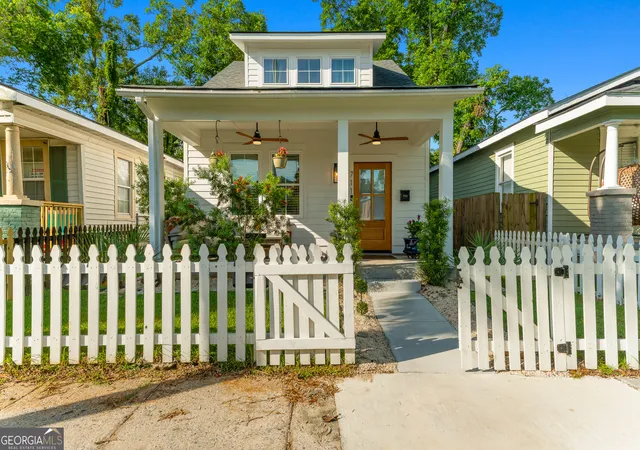 Photo 1 of Single family home for sale at 711 E 32nd St, Savannah, GA 31401 | MLS# 10796186 | Listing updated on 2026-09-14