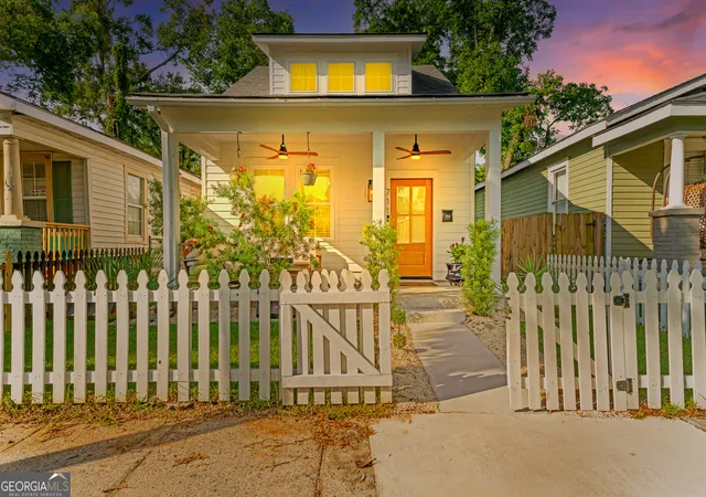 Photo 2 of Single family home for sale at 711 E 32nd St, Savannah, GA 31401 | MLS# 10796186 | Listing updated on 2026-09-14