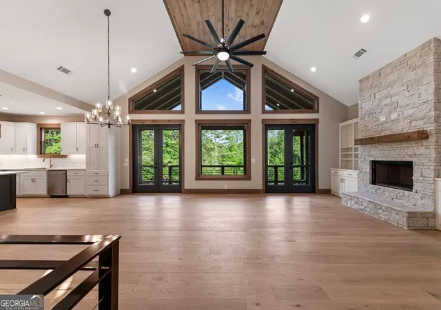 Photo 2 of Sale Pending at 287 State St, Blue Ridge, GA 30513 | MLS# 10819814 | Listing updated on 2026-09-16