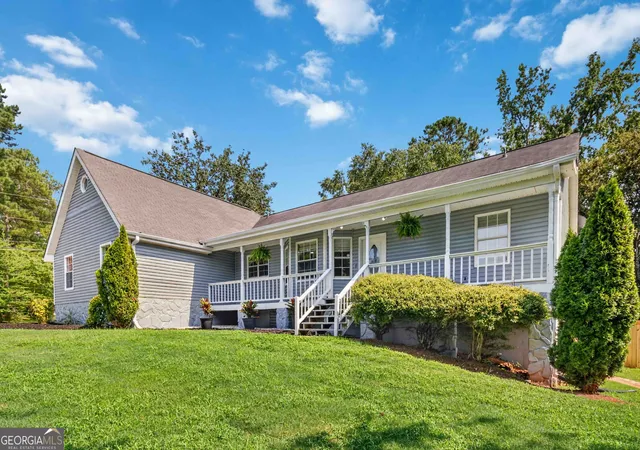 Photo 3 of Single family home for sale at 503 Horseshoe Cir, Stockbridge, GA 30281 | MLS# 10812934 | Listing updated on 2026-10-11