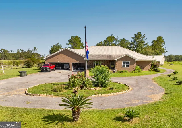 Photo 4 of House for sale at 301 Jerry Sutton Rd, Alapaha, GA 31622 | MLS# 10831911 | Listing updated on 2026-09-07